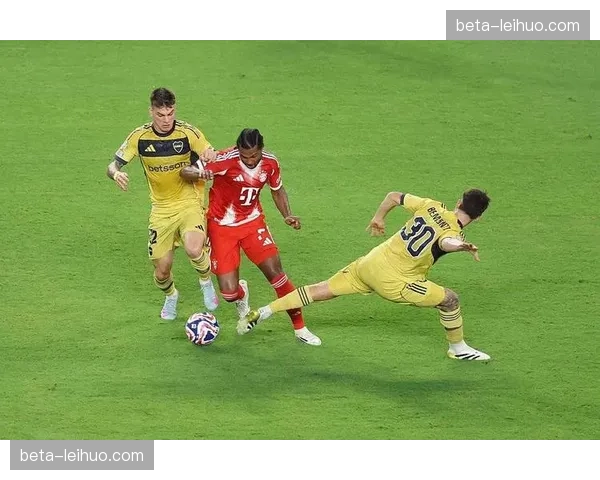 拜仁奥利塞6次助攻领跑榜单 边路传切凸显战术价值